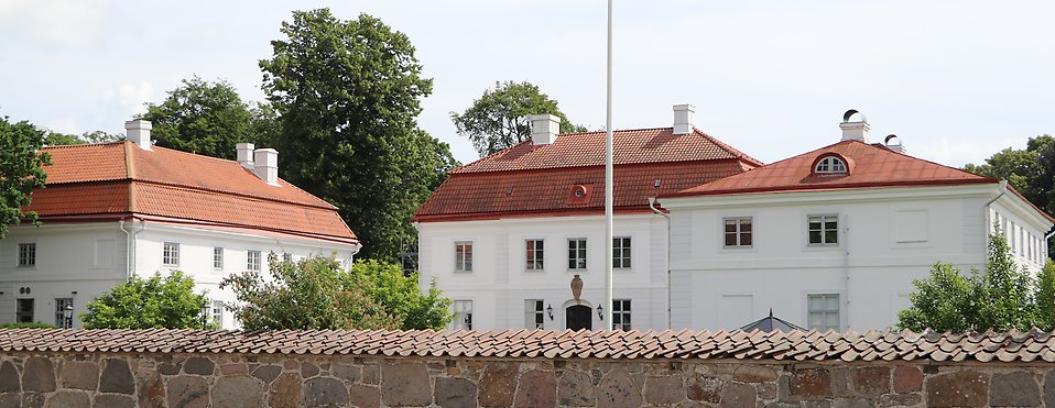 Bjersjölagård Bjärsjölagård slott med muren runt