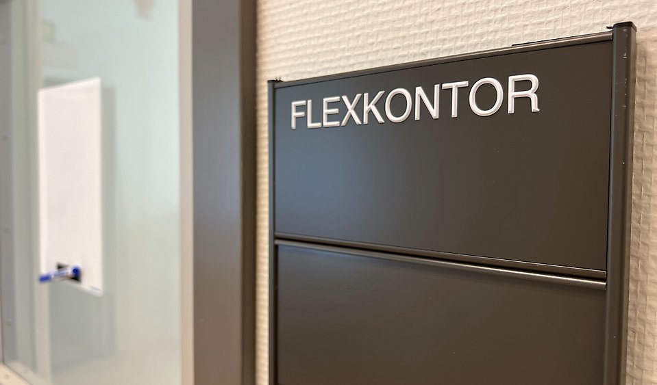 Flexkontor, skylt utanför bokningsbart kontorsrum