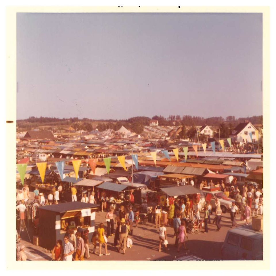 Nostalgi Sjöbo marknad 1972 foto från taket på Roys