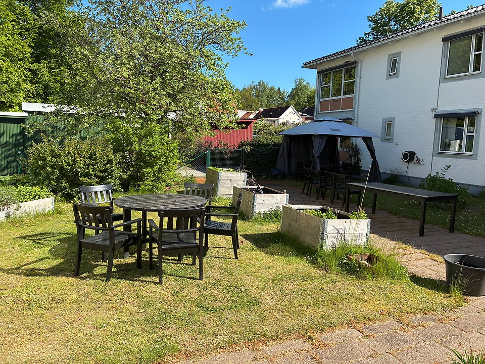 Ängsgården, utomhus