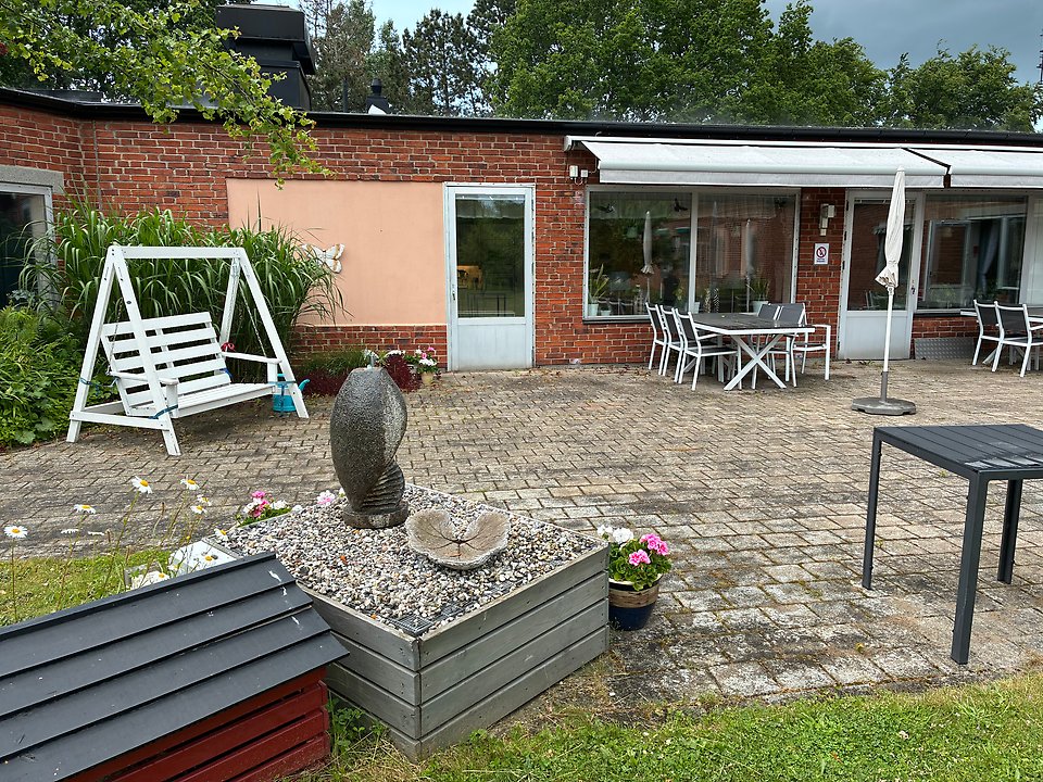 Sandbäcksgården, utomhus